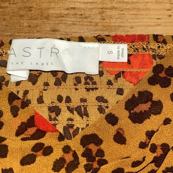 ASTR the Label Floral Leopard Print Puff Sleeve Cropped Shirred Blouse Small - Picture 4 of 9